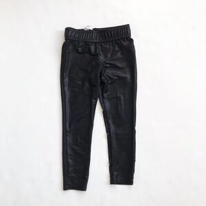 Quinn and Fox black shinny leggings GUC - piling on the back thigh 12-24 months